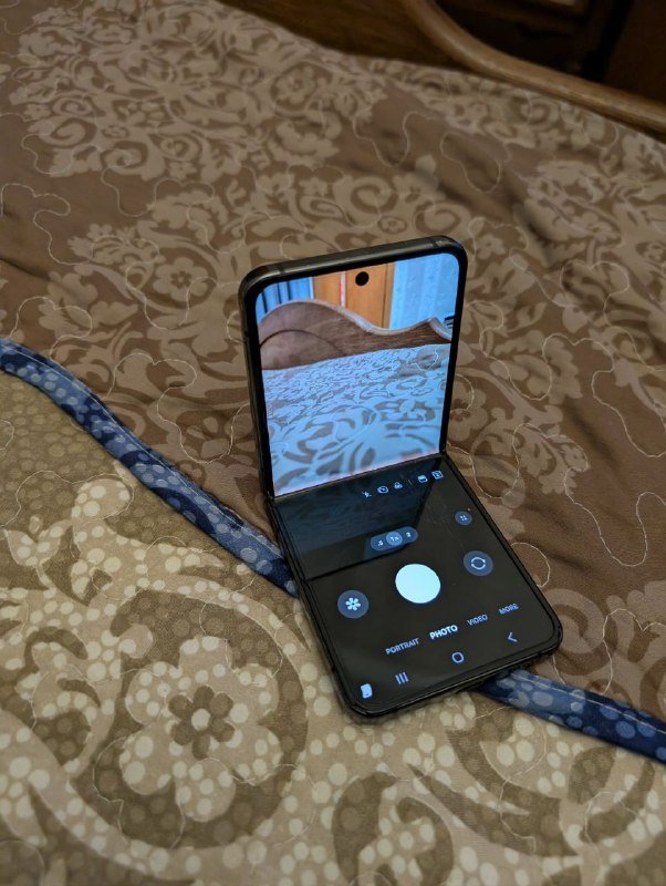 Samsung Galaxy Z Flip 4 7