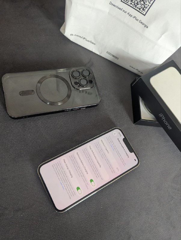 iPhone 13 Pro с MagSafe чехлом и коробкой 4