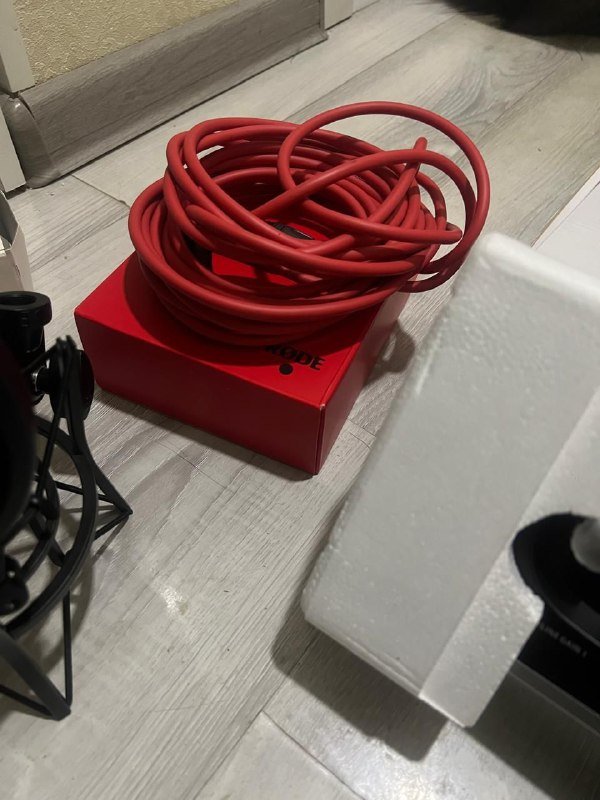 микрофон NT1-5TH, звуковая карта, аксессуары, кабели 3