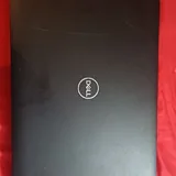 Ноутбук Dell с мышью и зарядным устройством 2