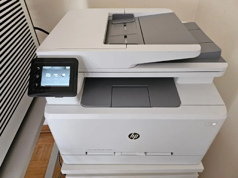 Лазерный многофункциональный принтер HP Color LaserJet Pro 1