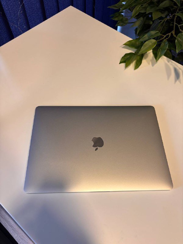 Macbook Pro 2018 15.6 дюймов i7 16/500GB 4