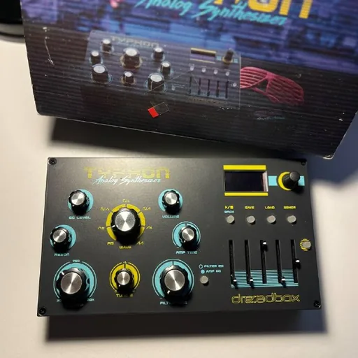 Dreadbox Typhon синтезатор