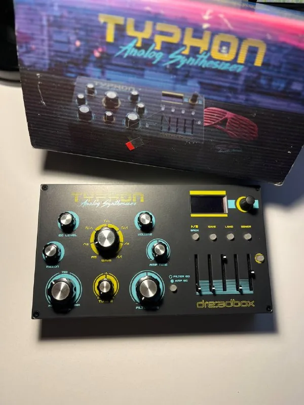 Dreadbox Typhon синтезатор