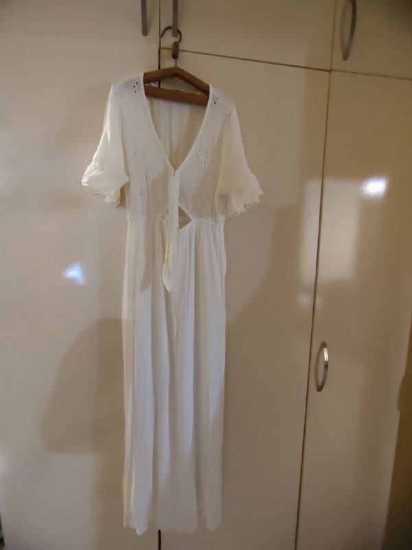 Платье Stradivarius, Джинсы, Куртка черная Zara, Куртка белая, Сумка черная, Сумка бежевая голубая 4