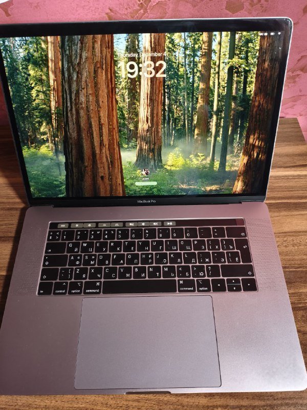 Macbook Pro 15 2019 i7 6 ядер 16 Гб SSD 256 Гб Radeon Pro 555x 6