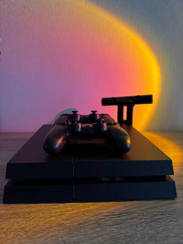 PlayStation 4 Fat 1TB, 2 геймпада, камера