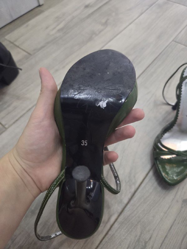 Женская обувь, черные и зеленые туфли, коричневые шлепанцы 8