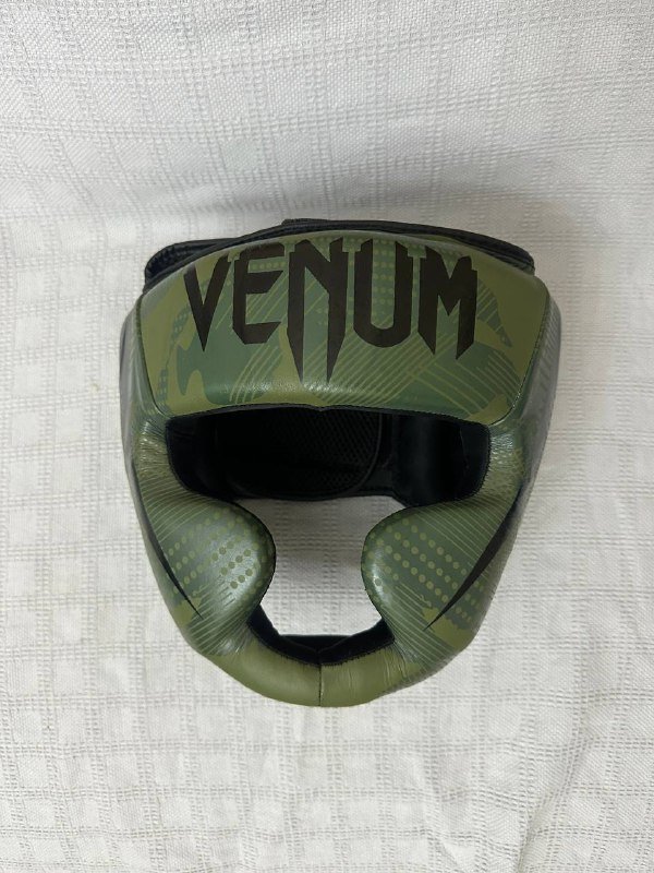 Боксерские шлемы и перчатки