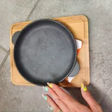 Стеклянная салатница, стеклянные соусницы, чугунные сковородки 3
