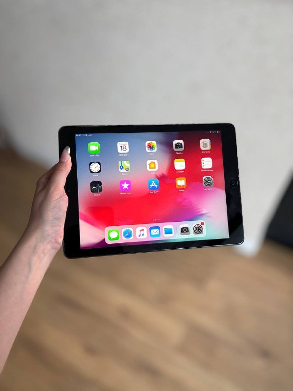 iPhone 14 Pro, iPad Air, AirPods Pro 2 4