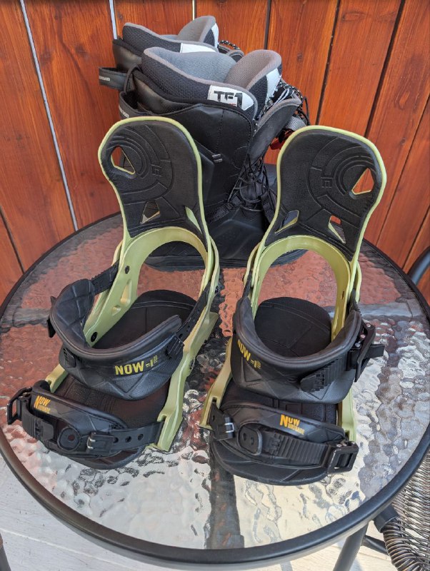 Доска с креплениями и ботами, шлем, очки, рюкзак, сумка 8