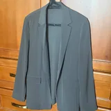 Серый пиджак Uniqlo 1