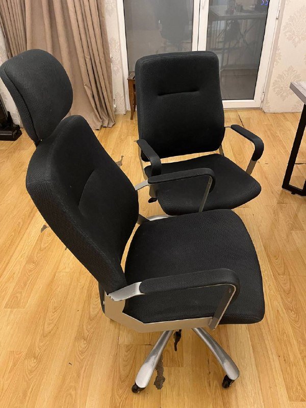 Стулья для рабочего места с подголовником и без