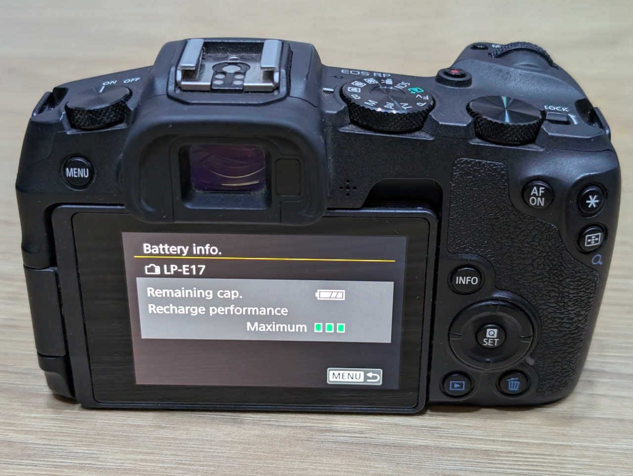 Камера Canon EOS RP body, аккумулятор, зарядное устройство 8