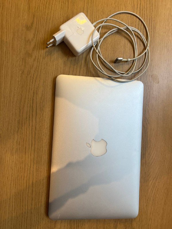 Apple MacBook Air 11" 2013 Laptop
