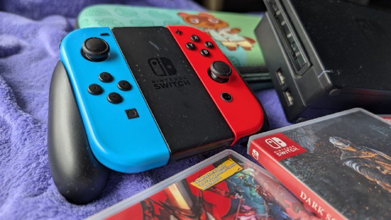 Nintendo Switch, зарядное, база, чехол и игра Persona 5 5