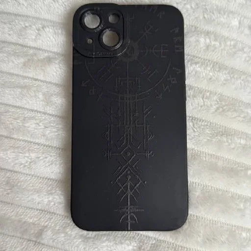 Чехол на iPhone 13