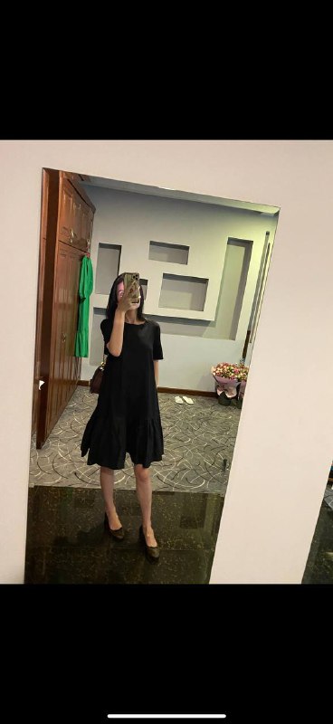 Платье COS, рубашка Love Moschino, накидка Muotikuu