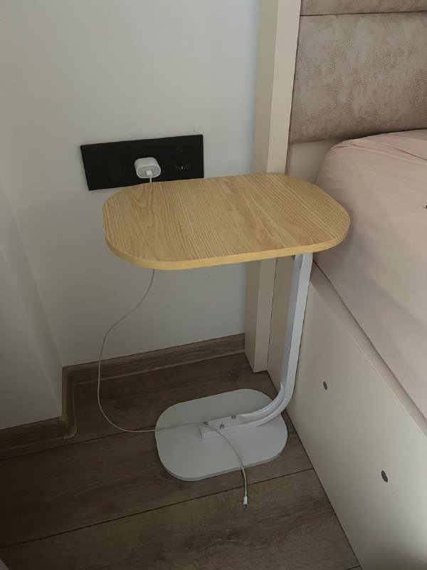 Прикроватный кофейный столик