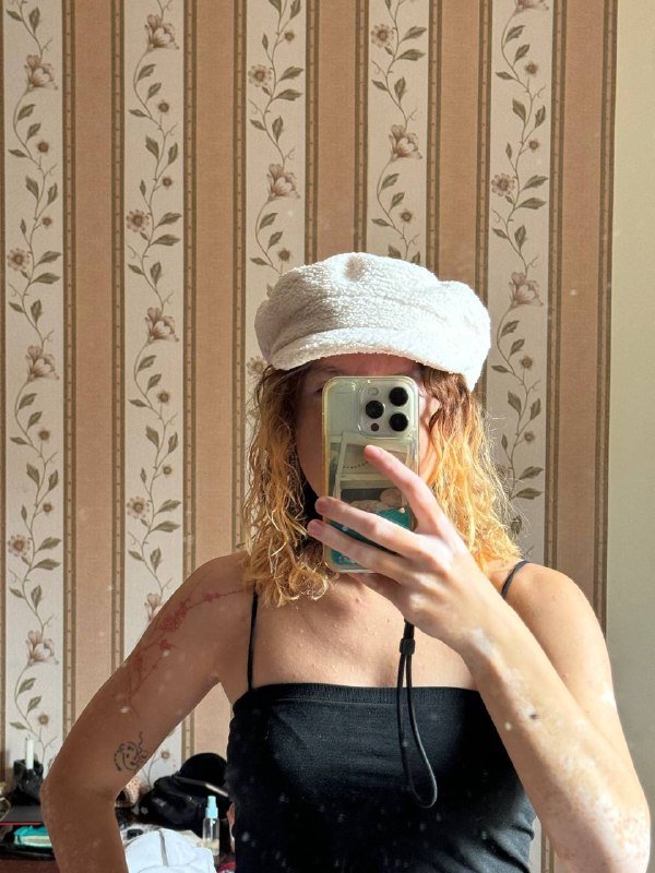 Белая кепка, вельветовая панамка 2