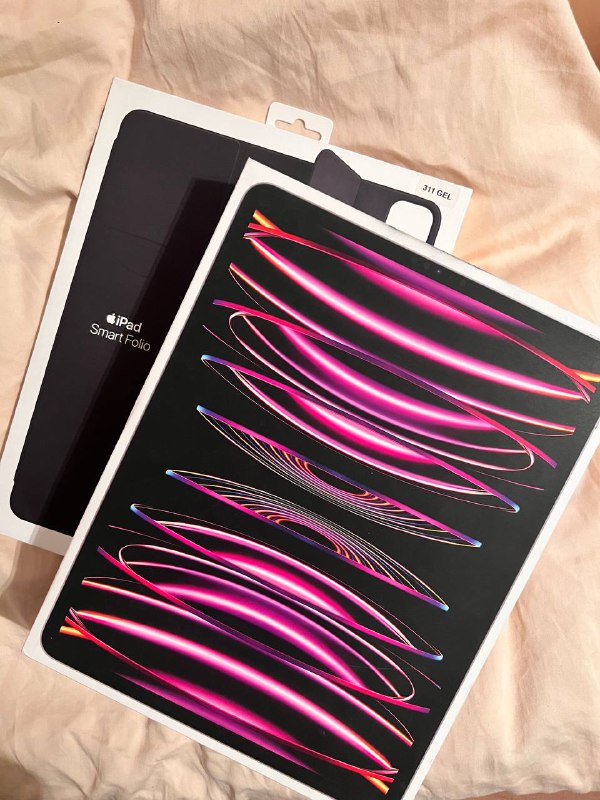 Apple iPad Pro 12.9'' 6th Gen 256 GB 5