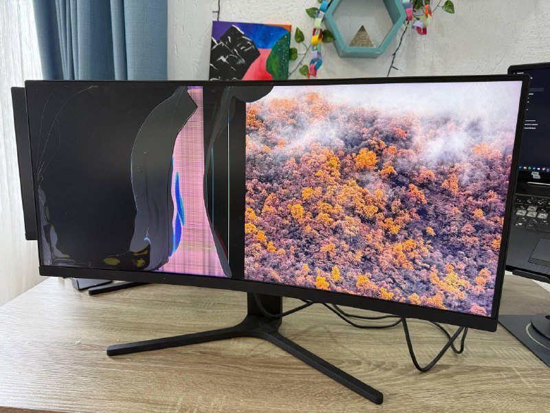 Монитор Xiaomi Curved Gaming Monitor, компьютерное кресло, стол JYSK VANDBORG, подставка для ноутбука, клавиатура Genesis Thor RX85 4