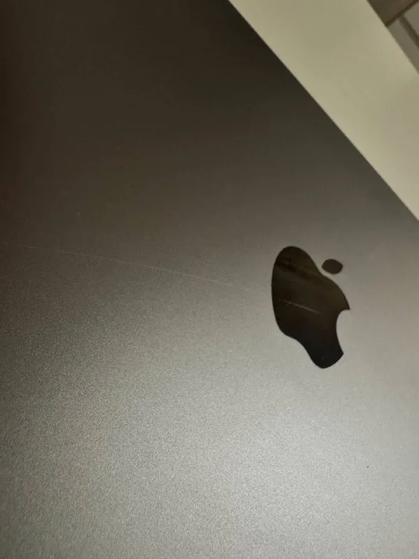 MacBook Air M2 8/256 GB 1