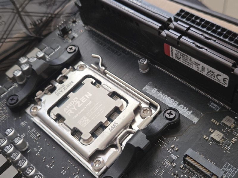 AMD Ryzen 5 7500F, Kingston FURY DDR5 16GB, MSI PRO B650M-B