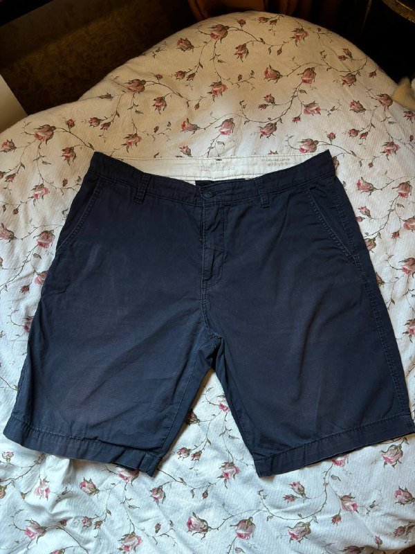 Жилетка Tommy Jeans, Штаны Dickies, Шорты Gap, Спортивки Gap, Футболка Karl Kani, Шорты Levis, Худи Undefeated, Штаны H&M, Вельветовые Джинсы Levis Premium 6