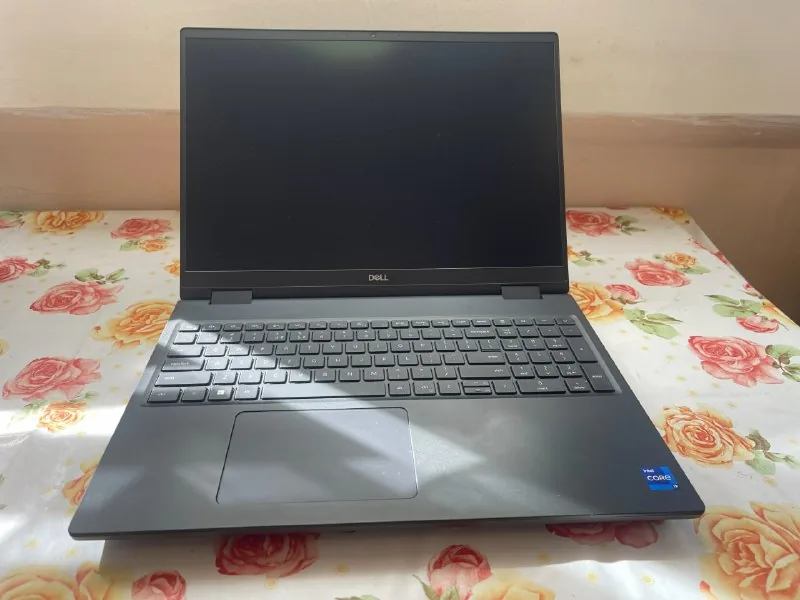 Dell Precision 7670 Workstation, Apple MacBook Air M2, Dell Precision 3570 1