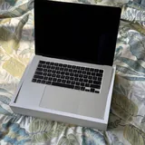 MacBook Air 15 M5 24GB 1TB 3