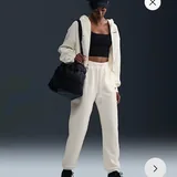 Рубашка Zara, свитер Massimo Dutti, костюм Nike, пальто Zara, реглан Zara, футболка Calvin Klein, джинсы Massimo Dutti 4