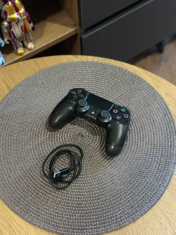 Геймпад DualShock 4