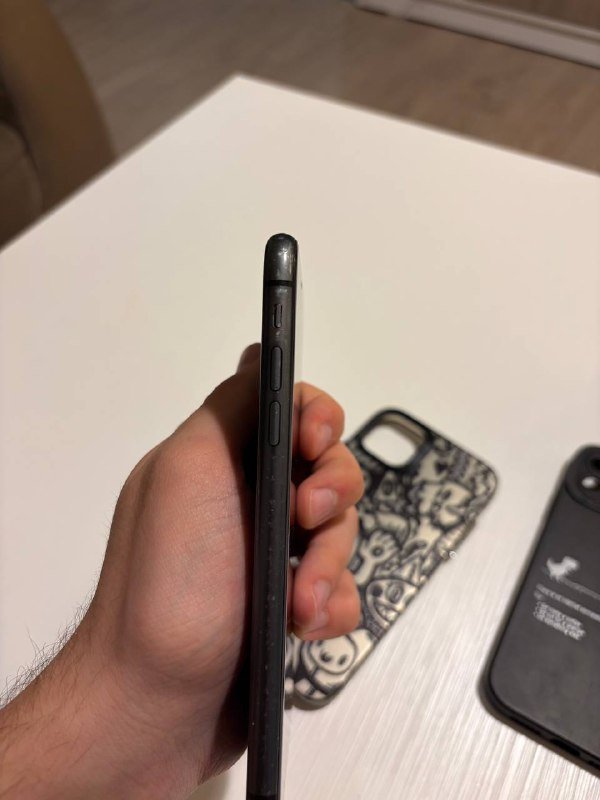 iPhone 11 128GB с чехлами 6