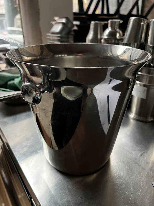 стрейнер, пепельница, щипцы для льда, овощечистка, открывалка, воронка, джиггер, шила для льда, ведро для шампанского, стакан, шейкеры, гастроемкости, миска, поднос из нержавеющей стали 10