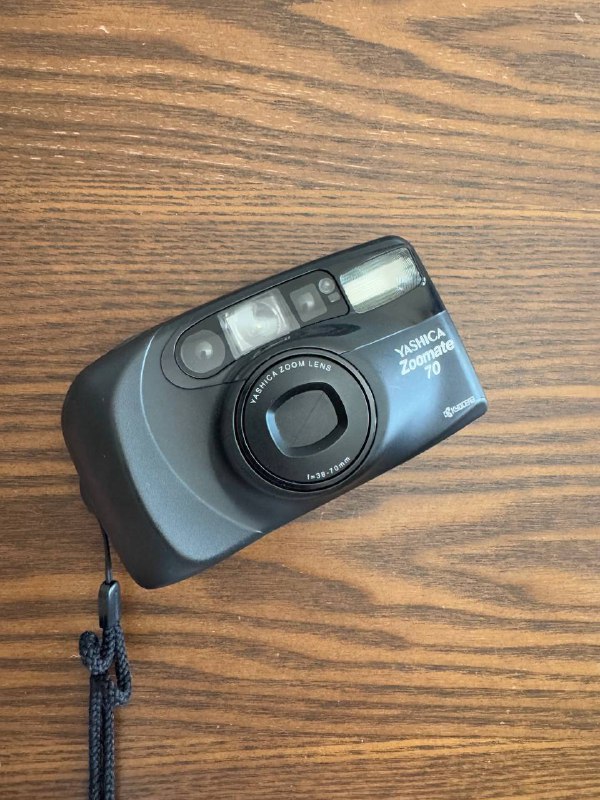 Фотоаппарат Yashica Zoomate 70 1