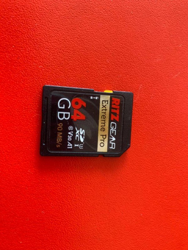 sony а6300 kit, объектив 16-50мм, аккумуляторы, карта памяти 5