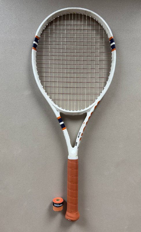 Теннисная ракетка Wilson Clash 100L V2