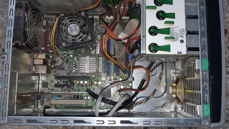 Старый компьютер Pentium 4 с играми 6