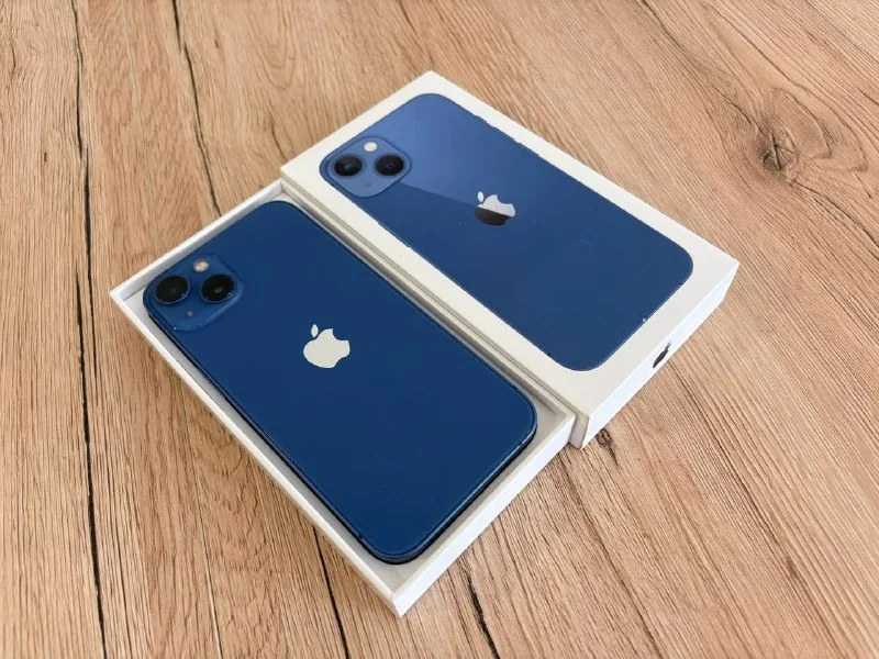 iPhone 13 пыльно голубой 1