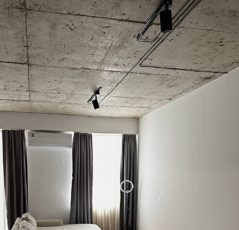 Черные лампы, Белая люстра 2