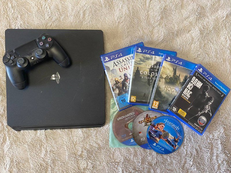 Playstation 4 slim с геймпадом и играми
