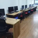 Компьютерные кресла, столы, мониторы, системные блоки, проекторы 2