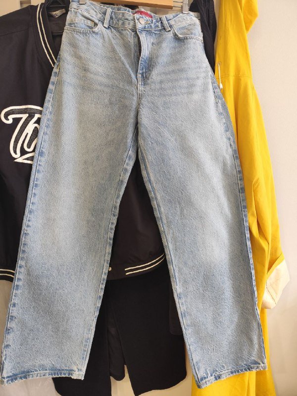 Кроссовки Lacoste белые, джинсы Zara, зимняя шапка 6