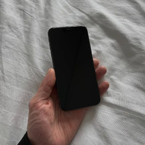 iPhone 11, игровой ноутбук HP