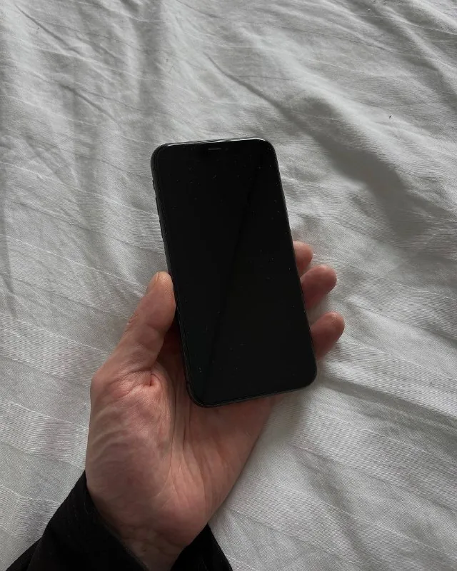 iPhone 11, игровой ноутбук HP 1