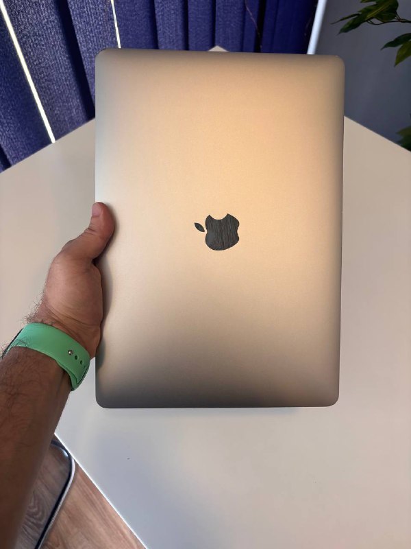 MacBook Pro 2020 i5 8/500гб 4