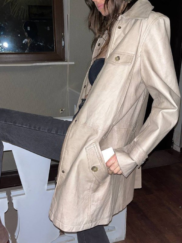 Кожаный бежевый плащ 2