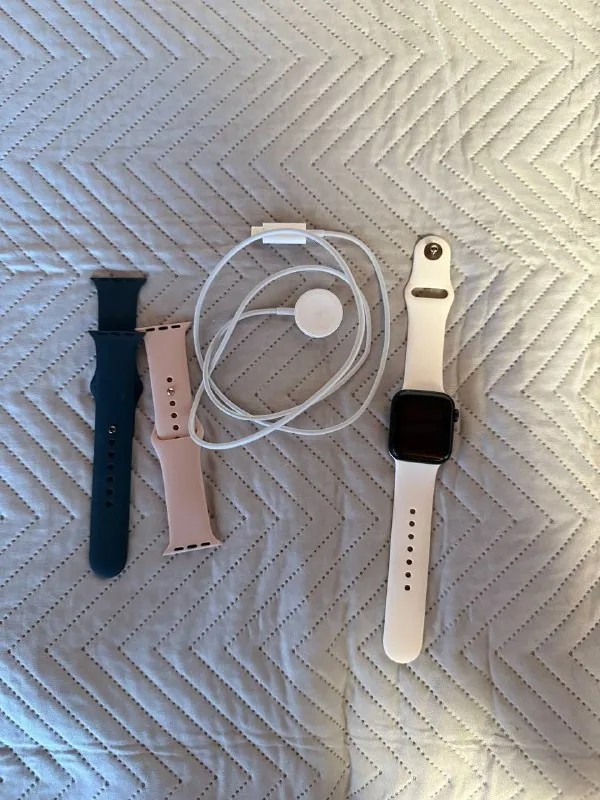 Apple Watch SE (2nd Gen, 2022), 40mm GPS